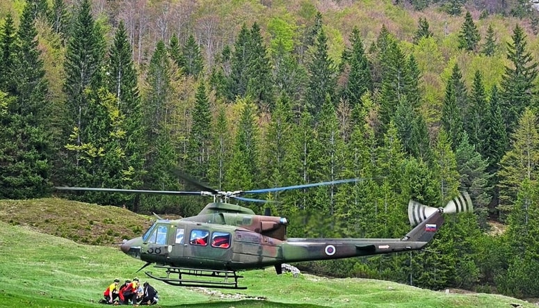 Posredoval je tudi helikopter. Fotografija je simbolična.