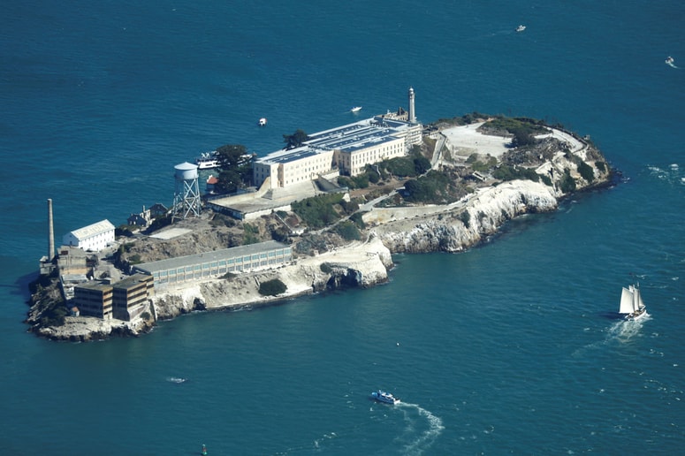 Alcatraz na majhnem otoku približno dva kilometra od obale San Francisca je od zaprtja po le 29 letih delovanja turistična točka. 
