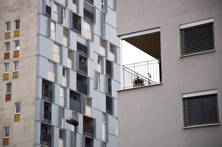 Upravniška dejavnost v Sloveniji še vedno ni sistemsko urejena - upravnik večstanovanjske zgradbe lahko postane vsakdo. 

