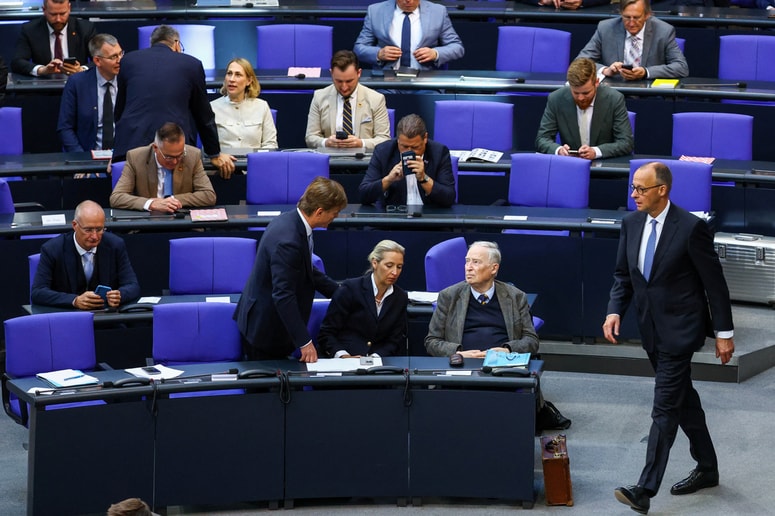 Glavna fotografija članka:(FOTO) Še danes novo glasovanje: Friedrich Merz prvič ni bil potrjen za nemškega kanclerja, razočaranje je bilo očitno