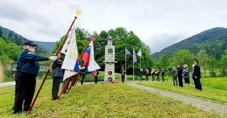 Začetek proslave pri Malgajevem spomeniku na Dobrijah 