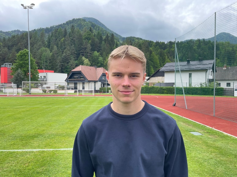 Erik Kojzek v domači Mežici 