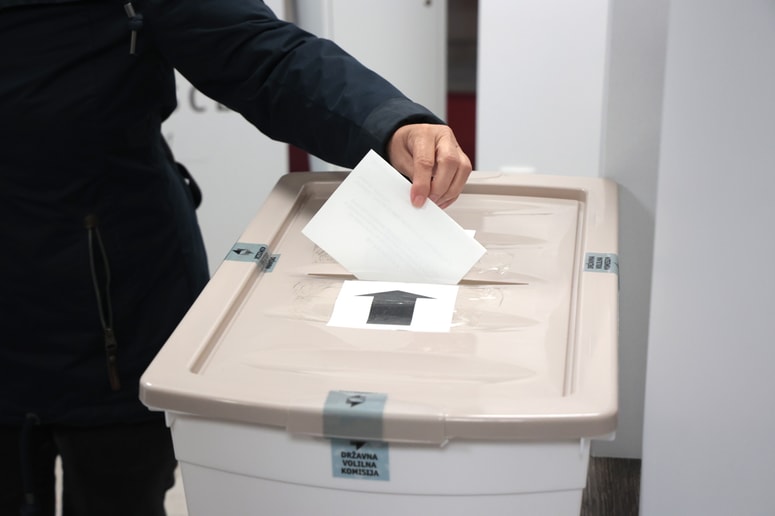 Glavna fotografija članka:Do 11. ure 8,2-odstotna volilna udeležba. Kje je bila najvišja, kje najnižja?