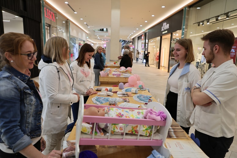 Svojo stojnico imajo tudi babice iz mariborske porodnišnice