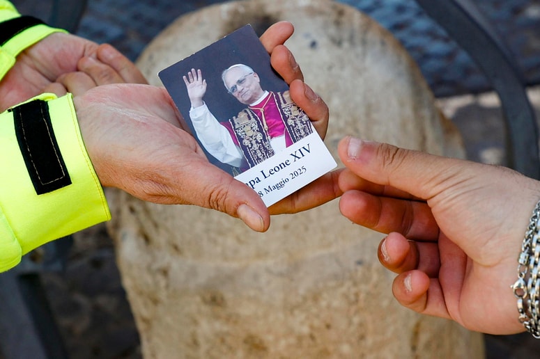 Glavna fotografija članka:(POGLED IZZA MEJE) Papež Američan, ki je daleč od trenutne podobe ZDA