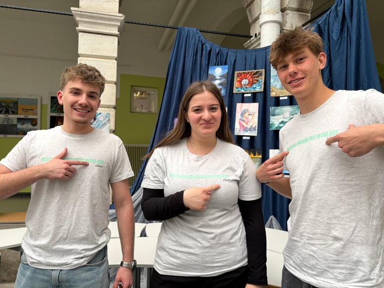 Zmagovalni trio zgodovinarjev – dijaki Jan Majer, Marsel Muraus in Ane-Marie Perko. 