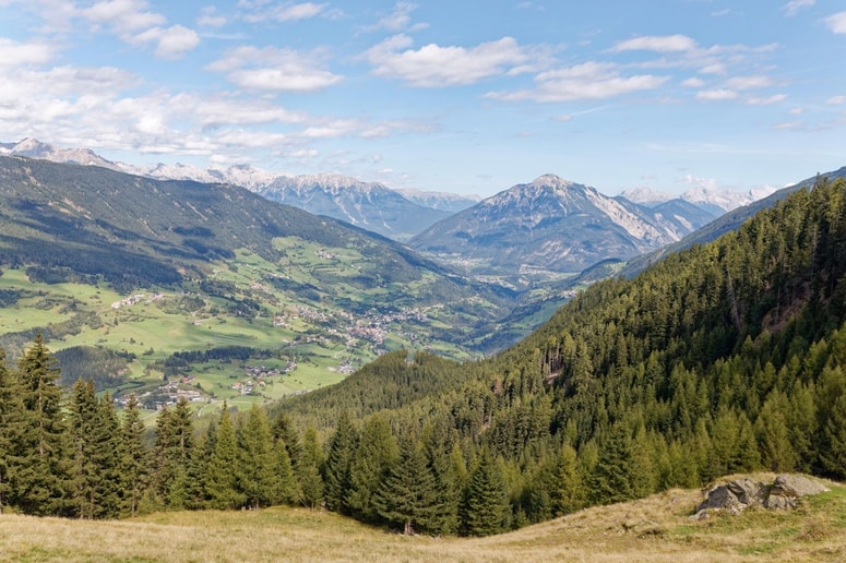 Glavna fotografija članka:11-letnica med šolskim izletom padla v sotesko, umrla je v bolnišnici