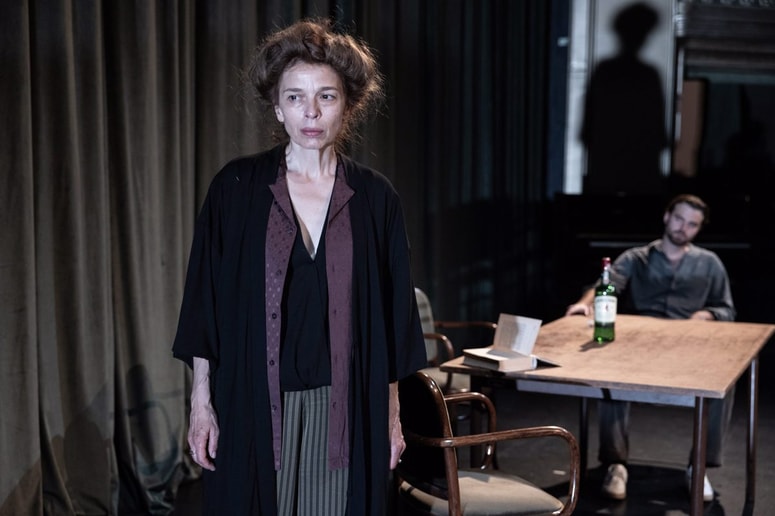 Dolgega dne potovanje v noč 