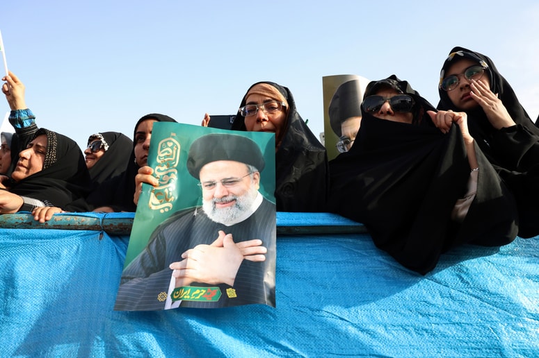 Obletnica smrti iranskega predsednika Ebrahima Raisija. Umrl je lani v helikopterski nesreči.