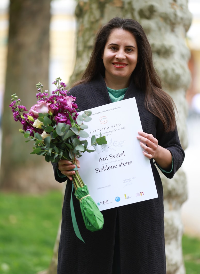 Ana Svetel ob prejetju nagrade 