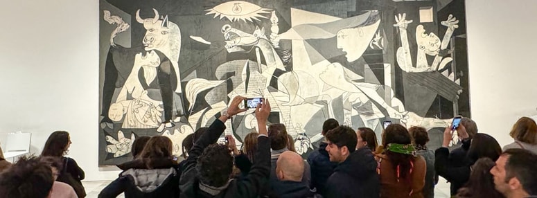 V Madrid je Guernica prispela 10. septembra 1981,
osem let po Picassovi smrti. 