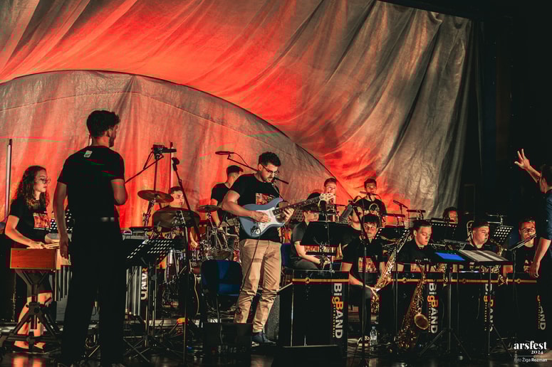 Ars fest je festival kulture in umetnosti, povezovanja ljubiteljskega kulturnega udejstvovanja s profesionalnim.