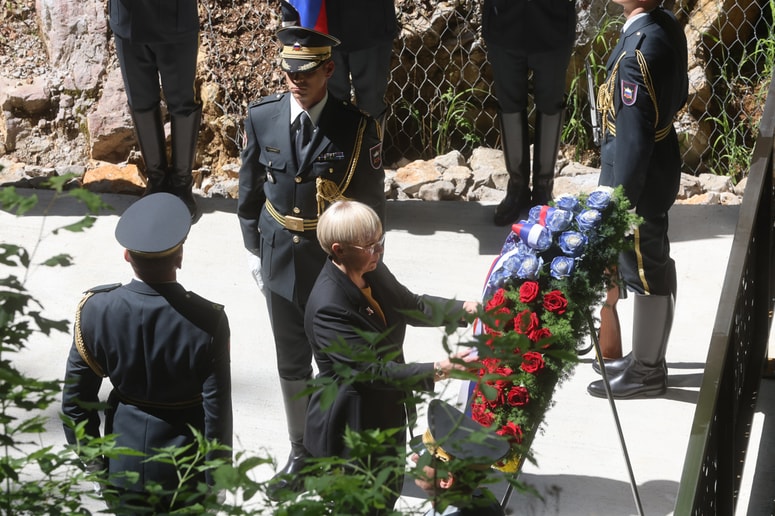 Poklon žrtvam pod Macesnovo gorico 