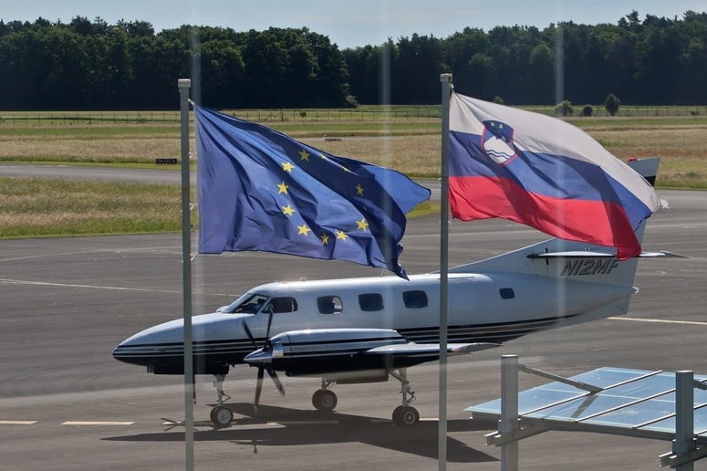 Zaradi lanskih ujm mariborsko letališče deluje v zelo omejenem obsegu in je sposobno sprejeti le do 12 do 13 potnikov. 