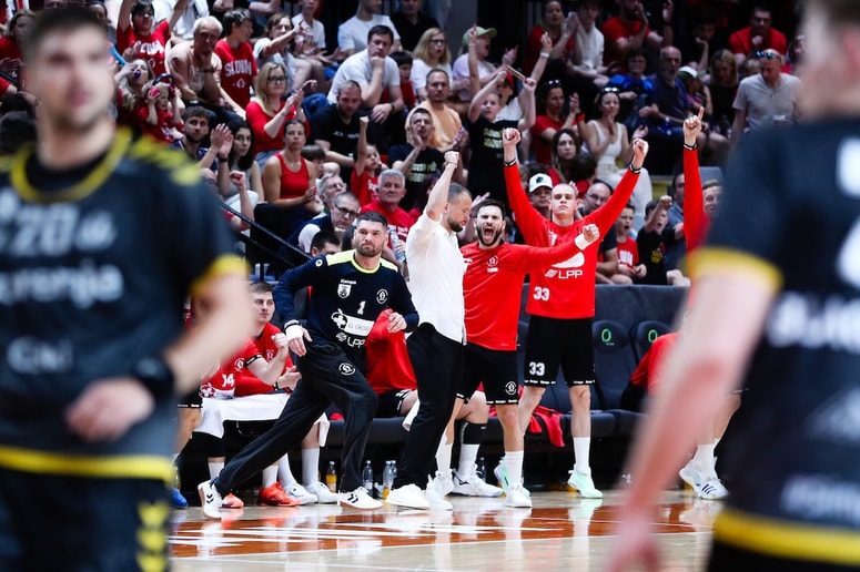 Glavna fotografija članka:Šport na TV