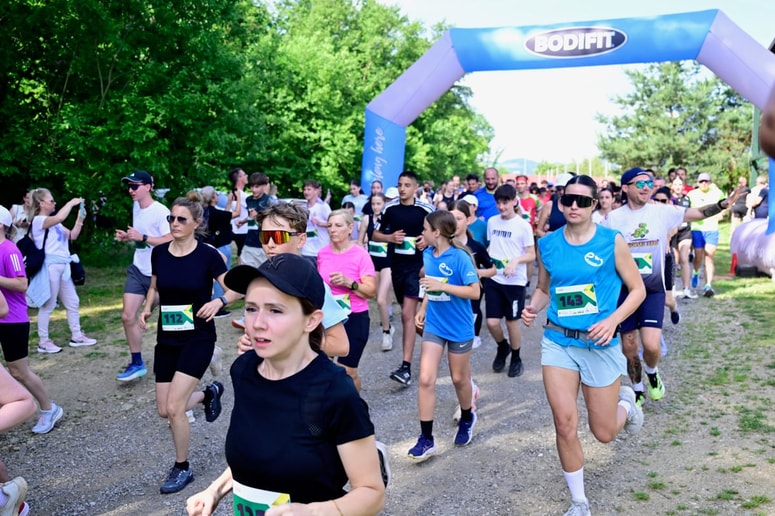 Tekači so se preizkusili v štirih kategorijah, v teku na 10 kilometrov, v teku na 6,5 kilometrov ter na otroškem in družinskem teku. 