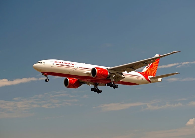 Potnik, indijski državljan, katerega identiteta ni bila razkrita, je bil takoj po prihodu s Tajske aretiran.