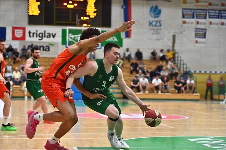 Glavna fotografija članka:Šport na TV