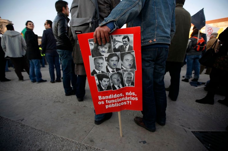 Glavna fotografija članka:(POGLED) Kolumna Katharine Pistor: Argumenti za militantno demokracijo