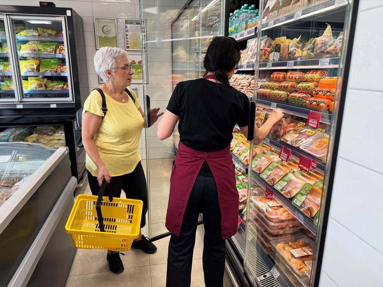 Glavna fotografija članka:(FOTO) Po prenovi znova odprta prodajalna Perutnine Ptuj na Teznem: Kaj najraje jedo Mariborčani?