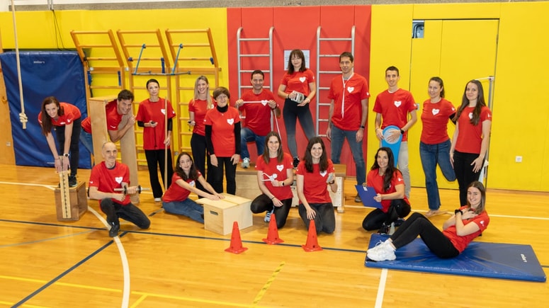 SLOfit ekipo sestavljajo mednarodno uveljavljeni raziskovalci iz Fakultete za šport na Univerzi v Ljubljani, Zavoda Fitlab in Kineziološke fakultete na Univerzi v Zagrebu. Skrbniki sistema SLOfit so: prof. dr. Gregor Starc, prof. dr. Marjeta Kovač, doc. dr. Bojan Leskošek in prof. dr. Gregor Jurak. 