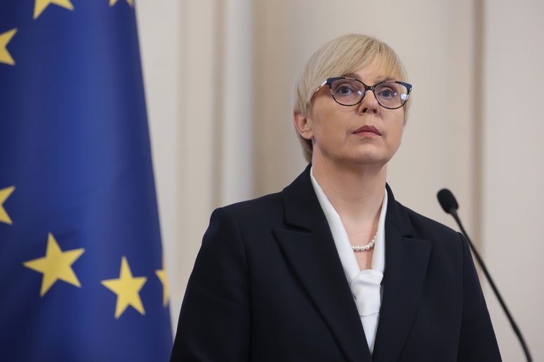 Kot je povedala Pirc Musar, je ob številnih dosežkih v zgodovini človeštva ter razvoju vrednot, umetnosti, kulture, znanosti in tehnologije nepredstavljivo, kaj je človek še vedno sposoben narediti sočloveku.