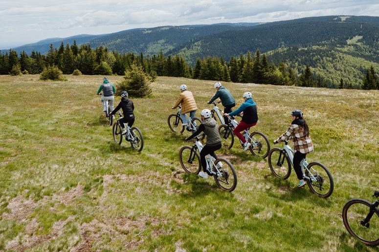 Kolesarski turizem je izjemno pomemben člen poletne sezone na Kopah. 