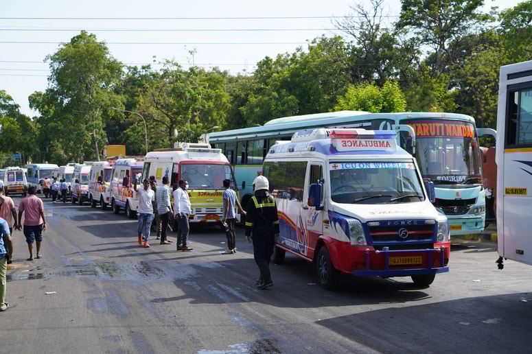 Preživeli naj bi sam prišel do reševalcev, ki so ga nato odpeljali v bolnišnico.