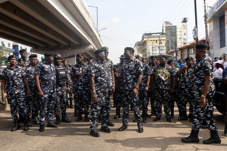 Policija ob praznovanju v nigerijski metropoli Lagos