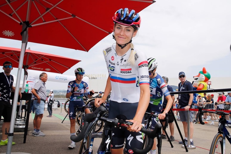 Glavna fotografija članka:Zaročenka Tadeja Pogačarja do uspeha kariere: Urška Žigart peta v Švici