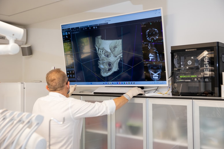 Glavna fotografija članka:Imate dovolj proteze? Čas je za spremembo!