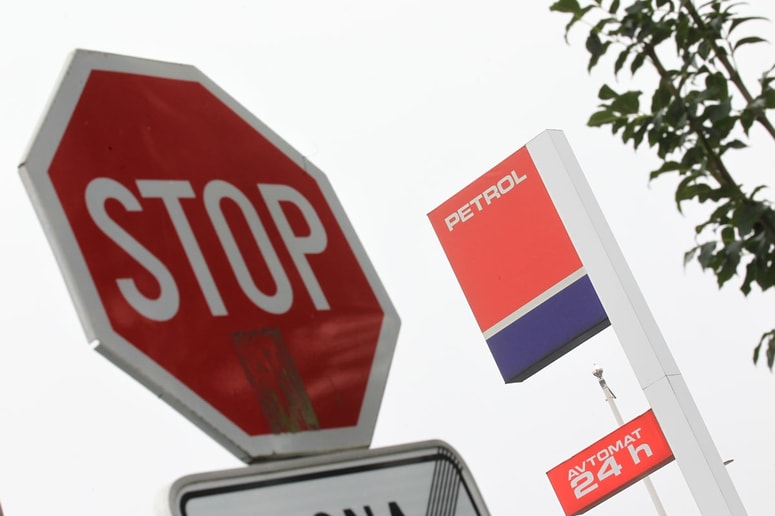 Glavna fotografija članka:(SPREMLJAMO) Petrol preklical zaprtje poslovalnic zunaj avtocest