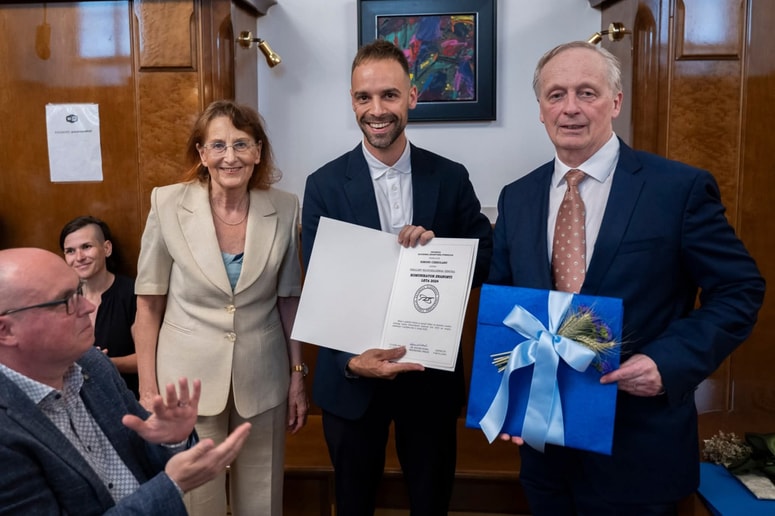 Slovenska znanstvena fundacija je prepoznala trud Simona Cirkulana za promocijo znanosti in izpostavljanje biotske raznovrstnosti. 