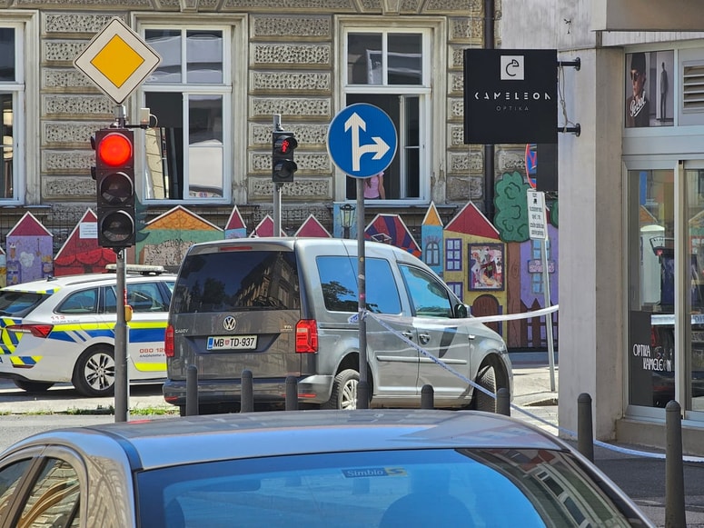 Glavna fotografija članka:(FOTO) Oboroženi moški sredi belega dne oropali trafiko v Mariboru, policija prosi za pomoč
