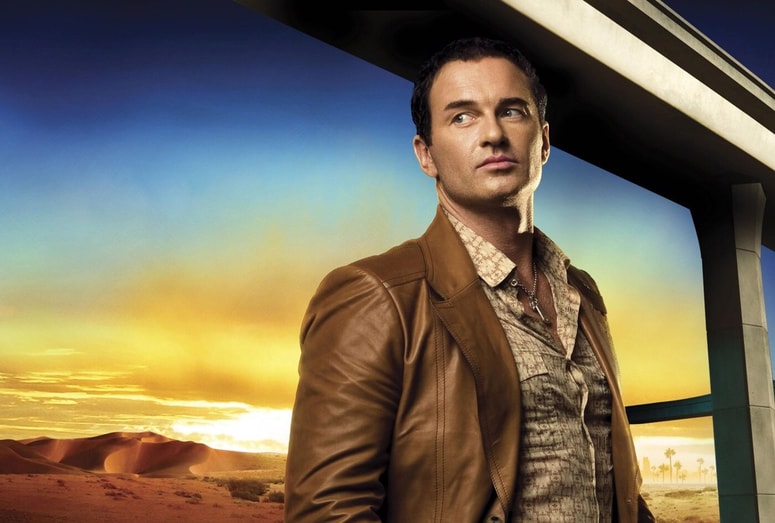 Julian McMahon se je rodil leta 1968 v Sydneyju kot sin nekdanjega avstralskega premierja.