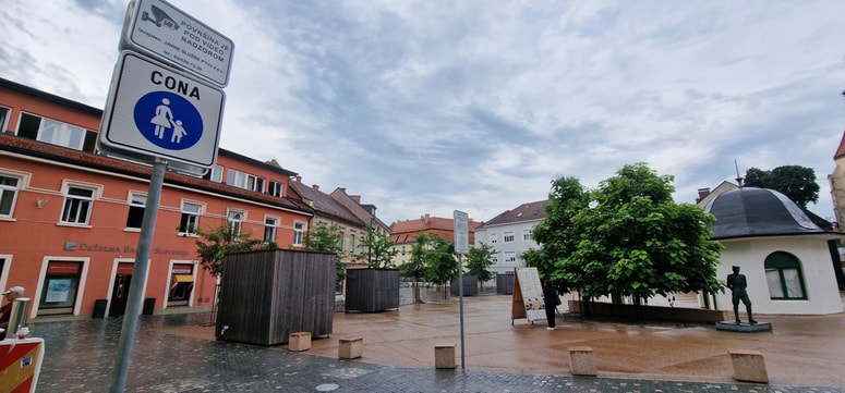 Vstop je odslej dovoljem vsem z veljavno dovolilnico in tistim, ki bodo pri ponudnikih opravili nakup, a največ za 15 minut.