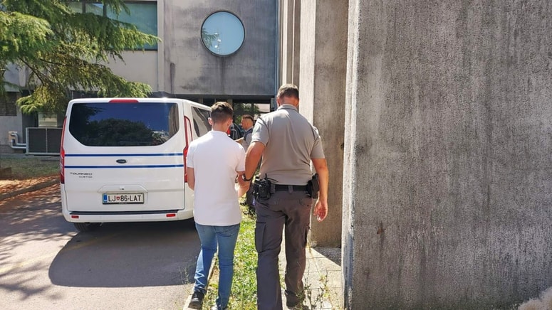 Mladi državljan Kosova se na koprskem sodišču še ni zagovarjal. 