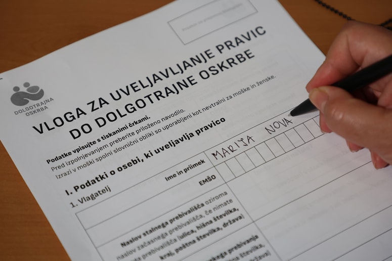 Glavna fotografija članka:Sindikat Zasuk: Ministrstvo za kulturo je prispevek za dolgotrajno oskrbo prevalilo na pleča samozaposlenih