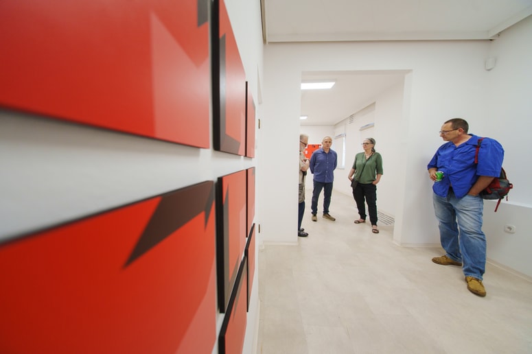 Razstava Dual Beti Bricelj in Deana Jokanovića Toumina v Galeriji Ravne 