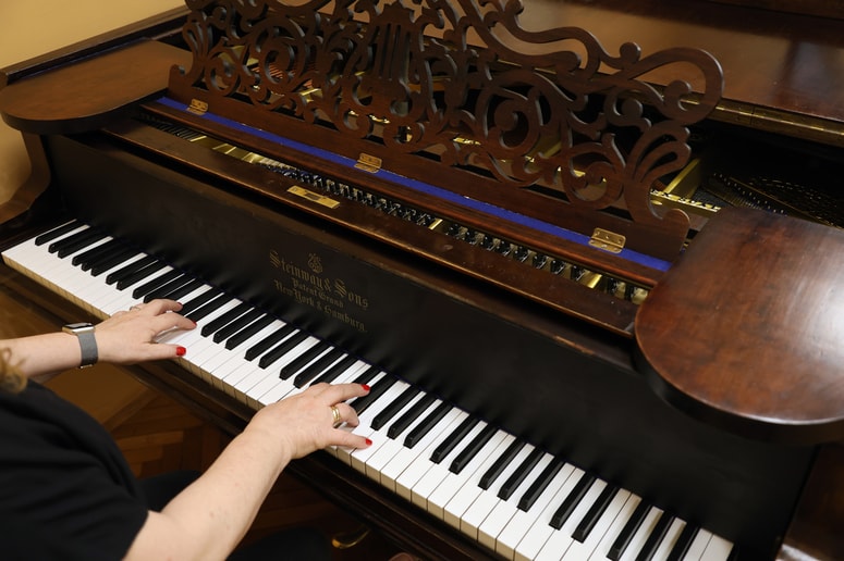 Glavna fotografija članka:Obetajo se še višje globe! Zakaj je igranje glasbil prekršek, ki bo kmalu še bolj ostro sankcioniran?