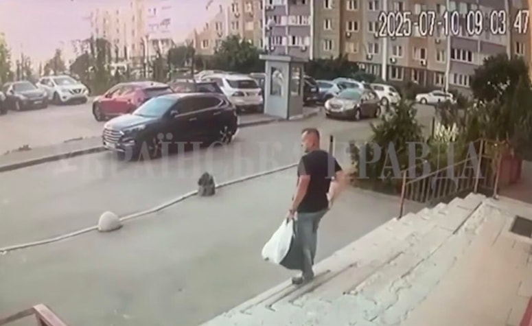 Pripadnik ukrajinske SBU, tik preden je bil nanj izvršen atentat.