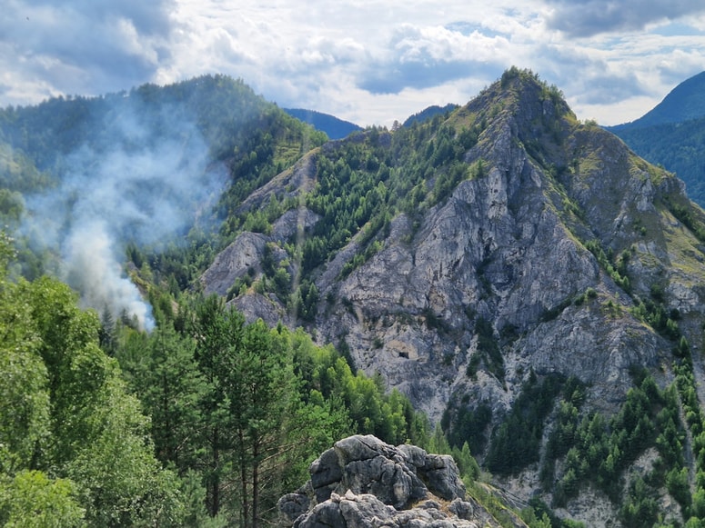 Glavna fotografija članka:(FOTO) Črna na Koroškem: Zagorelo na strmem in nedostopnem terenu nad Žerjavom