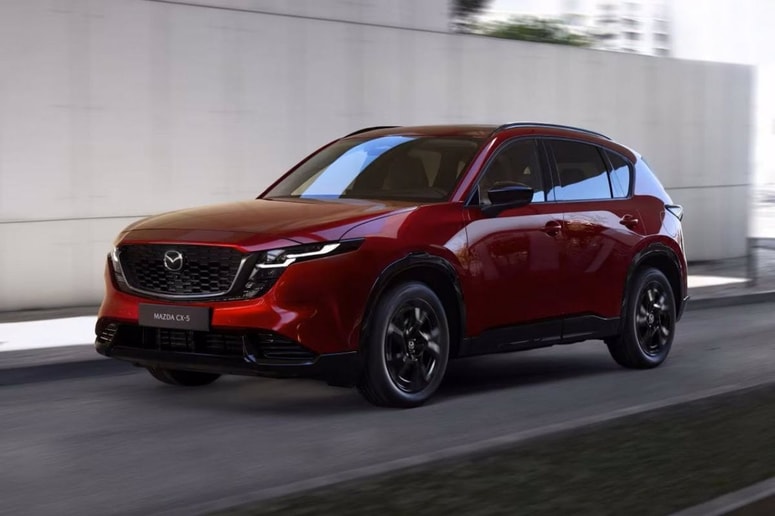 Silhueta nove mazde CX-5 se zadaj malce približuje večjima CX-60 in CX-80, nos pa ostaja še naprej samosvoj, tokrat z globljimi žarometi.