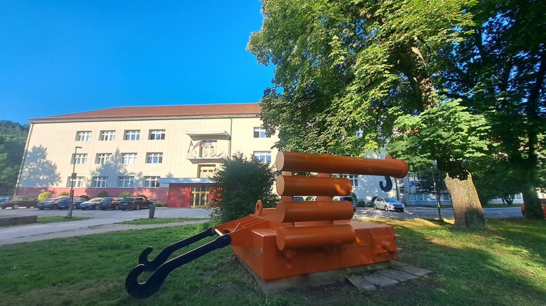 Gimnazija Ravne na Koroškem - podelitvi spričeval bosta nocoj na obeh gimnazijah, tudi v Slovenj Gradcu.