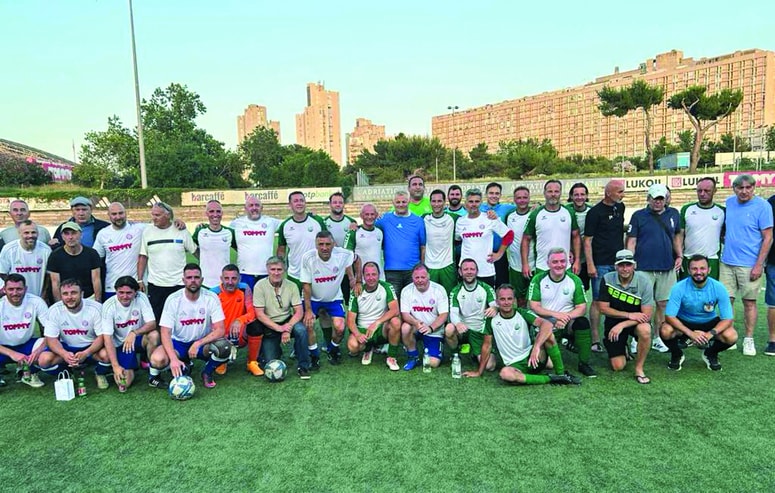 Skupna fotografija veteranov HNK Hajduk in NK Pohorje 
