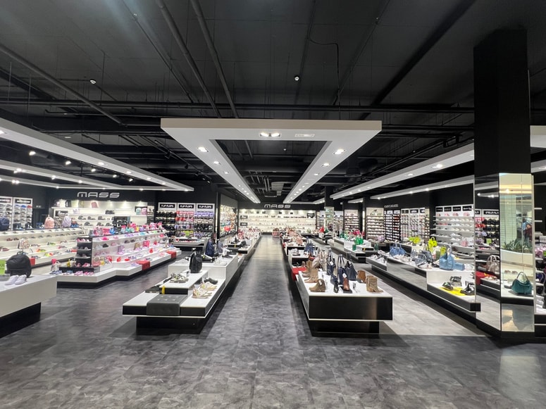 Advance Capital Partners je z lastniki slovenskega trgovca z obutvijo Mass sklenil dogovor o nakupu večinskega, 60-odstotnega deleža. Zaključek transakcije je predviden v jesenskih mesecih. 