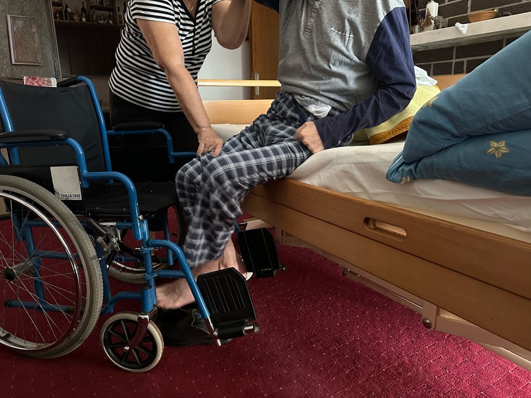 Brez storitve pomoč družini na domu je v štirih občinah čez noč ostalo 79 uporabnikov. 