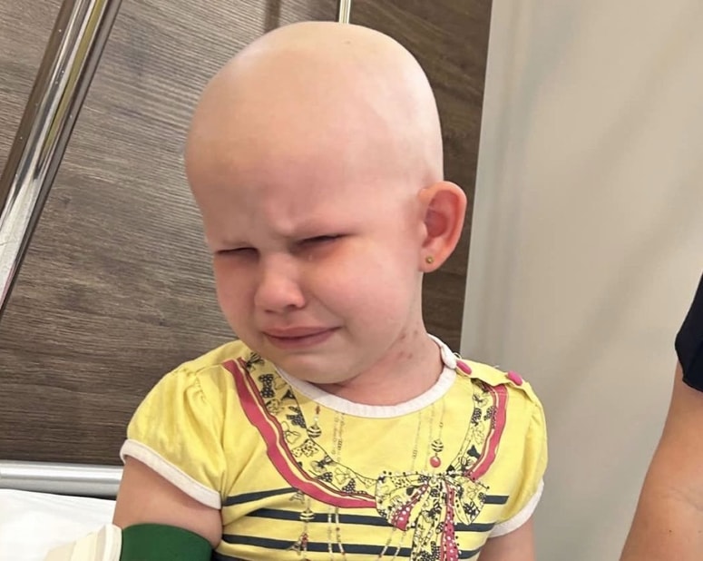 Fotografija na FB z lažno prošnjo za pomoč: "Moja hči kriči od bolečin, rak pa se širi po njenem drobnem telesu ..."