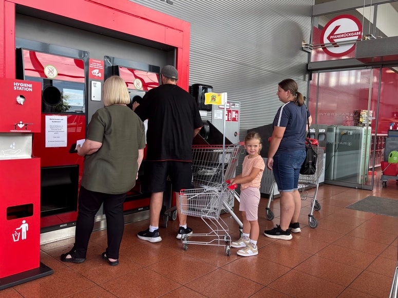 Aparati za oddajanje embalaže so skoraj ves čas v pogonu. 