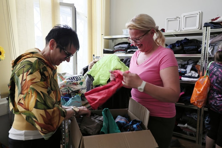 Barbara Novak in Marjana Šmintić iz društva Ni-Lu 